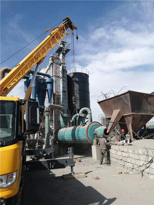 涪城区设备搬运等各类工程项目中，吊车起着关键作用