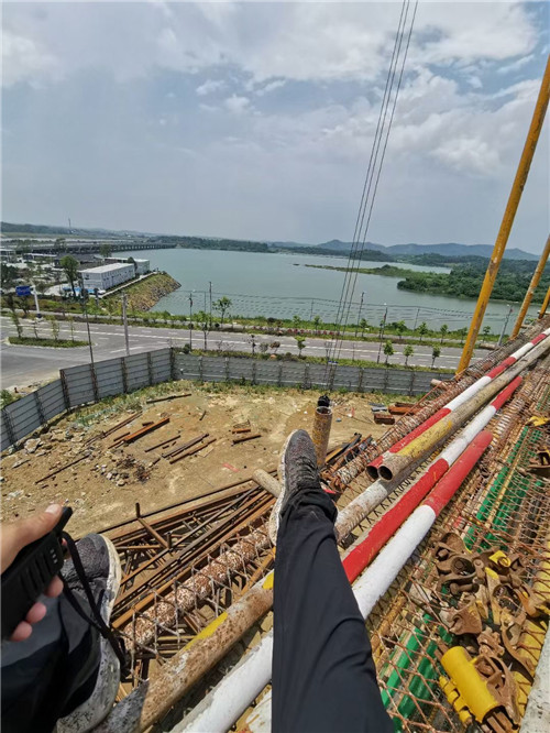 涪城区作业中发生设备损坏或人员意外，责任怎么划分？