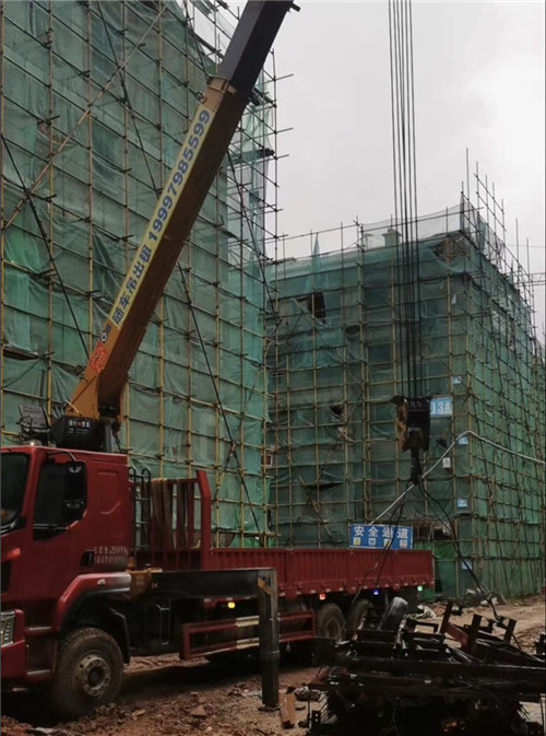 涪城区“慢工细活”—— 吊车的 “微动控制” 技术